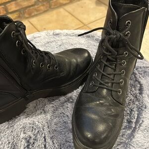 Combat boot zipper on the side lace up in front